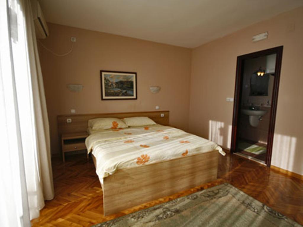 Hotel Ambiente Podgorica Habitación foto